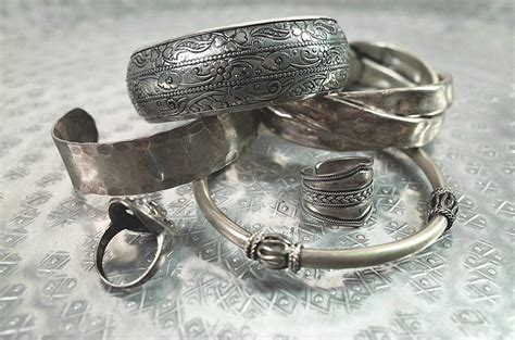 silver jewelry tarnishing